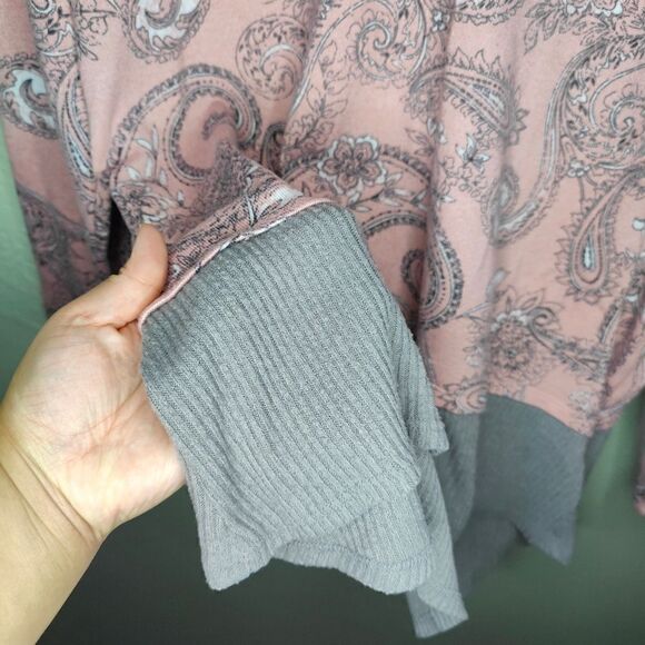 Ellen Tracy Paisley Print Pink Top - Picture 5 of 9